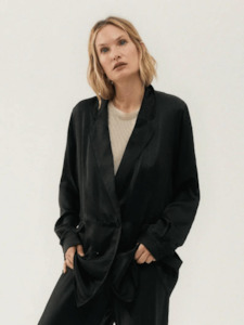 Relaxed Blazer in Black
