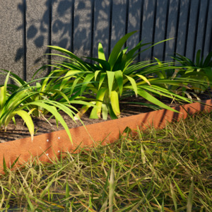 Garden Essentials Kitset Planter Boxes And Garden Edging: 200 mm High. Corten Steel Garden Edging 3.00 mm Thick