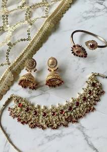 Jewellery: Modest Maroon Set