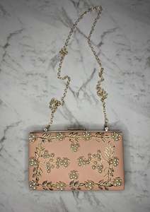 Pinky Pearl clutch
