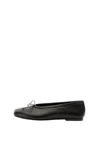 Lana Ballet Flat Black Tumble