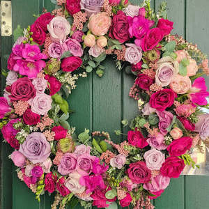 Christmas: Christmas Floral Wreath