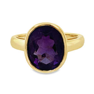 9ct Yellow Gold Rubover Set Oval Cut Amethyst Ring