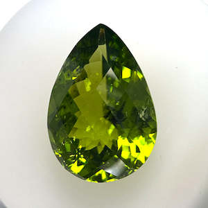 Gemstones: Peridot – 12.77ct Pear Shape Checkerboard Cut
18.90 x 13.30mm | Depth 8.43mm