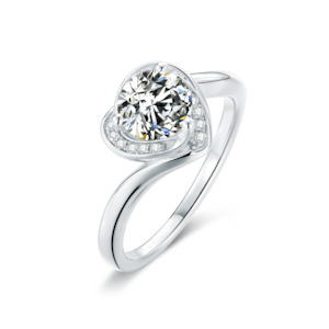 Diamond Ring: [Pleasure] Twisted Arm Heart-sharped 1 carat D Color Moissanite Ring in Sterling Silver