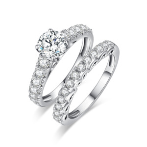 Four Claws 1 carat Lab-Grown Diamond Ring in 18K White Gold main and side stackable ring set