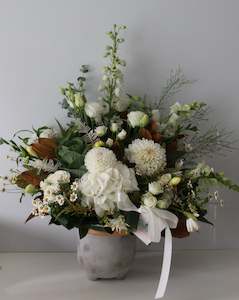 Floral Arrangements: Snowy White