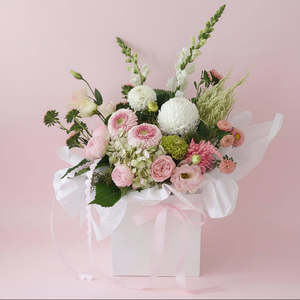 The Blush Mum Bloom Bag
