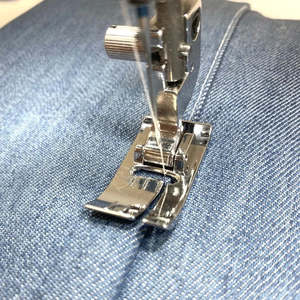 Janome Sewing Collection: Janome 202461005 9mm Right Bi-Level Foot