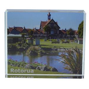 Glass Rotorua Bath House Paperweight