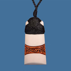 Maori Bone Carvings: Bone Stained Toki Pendant - Small