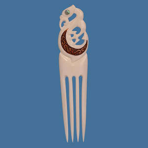 Maori Bone Carvings: Bone Manaia Heru