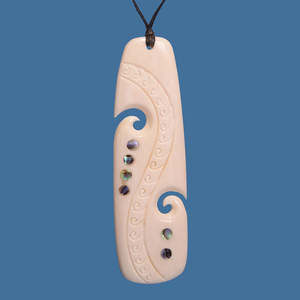 Maori Bone Carvings: Bone drop pendant