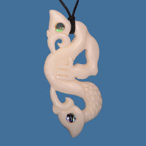 Maori Bone Carvings: Bone Double Manaia Pendant