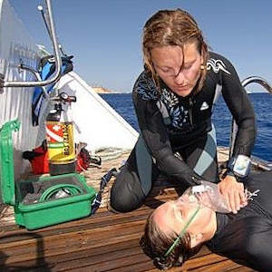 First Aid: DAN Oxygen Provider