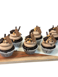 Designer Cupcakes: Chocolate Scramble