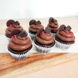 Designer Cupcakes: DFGF Chocolate Cupcakes