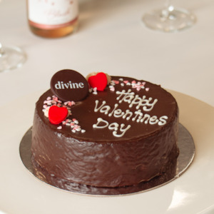 Valentines: Divine Valentines Chocolate Cake