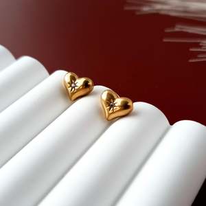 Earrings: Shining Heartbeat Studs - Gold