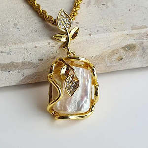 Necklaces: Baroque Pearl Necklace - Gold