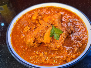 Products: Chicken Vindaloo Dona Lou's