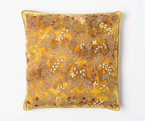 Fina – gold velvet cushion in shaded oro