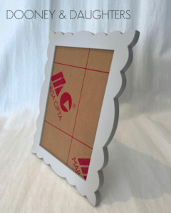 Wood Collection: Plain Painted Scallop Photo Frame