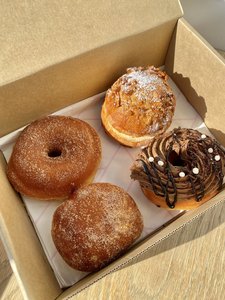 Products: Doughnut Box - Mixed 4pk - Dough Bakery