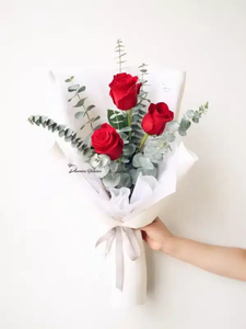 The Three Words Romantic Three Roses Bouquet Now