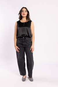 9036 - Barrel Jean - Black Wash