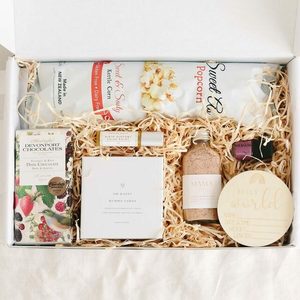 Products: Third Trimester Pregnancy Gift Box Dream Designs