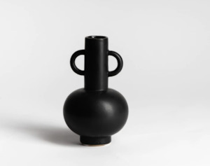 Products: Louis Vase - Black