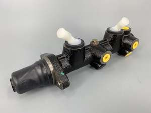 brakes: Brake Master Cylinder Dual Circuit Beetle Ghia