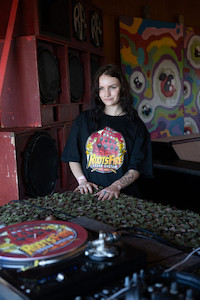 Products: Roots Fire Tee Duckewe HQ