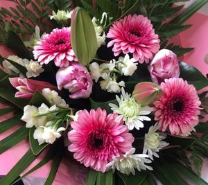 Bouquets: Strawberries and Cream