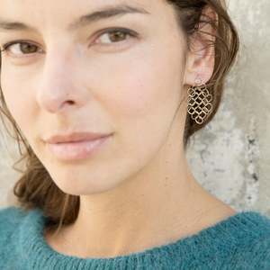 Women Over 100: Louison Large Mesh Earrings Gold