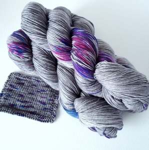 Merino 4 ply high twist - Rainy day flowers