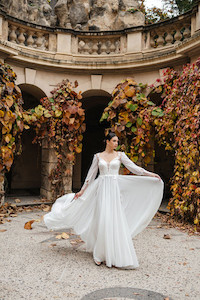 Products: Lily - Dylin's Bridal