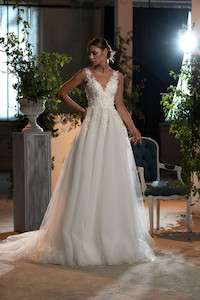 Products: Chloe - Hadassa - Dylin's Bridal