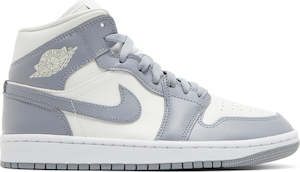 Sneakers: Air Jordan 1 Mid Stealth