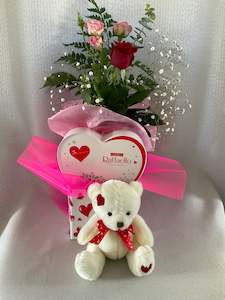 Flowers: Valentine gift box