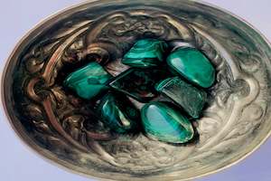 Tumbled Crystals: malachite