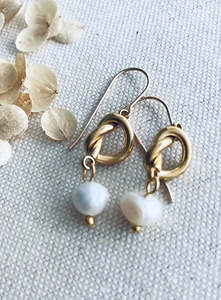 Twigg Pearl Knot Earrings Gold One Size