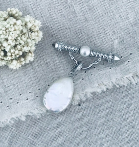Twigg Pearl Drop Stock Pin/Brooch