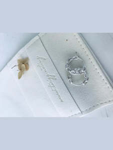 Accessories: Twigg Twisted Chain Huggie Sleepers - Gold