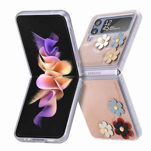 Samsung Galaxy Z Flip4 Case with Daisy Design