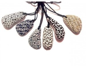 ACCESSORIES (WEB): HEARTWOOD TOUCHSTONE PENDANT AUTUMN TONES