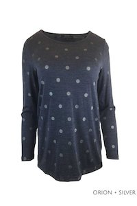 WOMEN'S 100% MERINO (210) A-LINE SCOOP LONG SLEEVE TOP SPOT PRINT ORION & SILVER