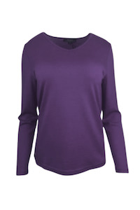 WOMENS 100% MERINO (210) LONG SLEEVE V NECK TOP ITALIAN PLUM