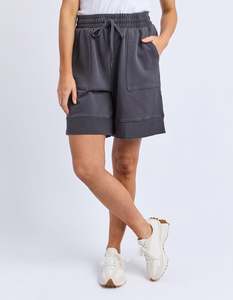 Shorts: HUSTLER SHORT CHARCOAL